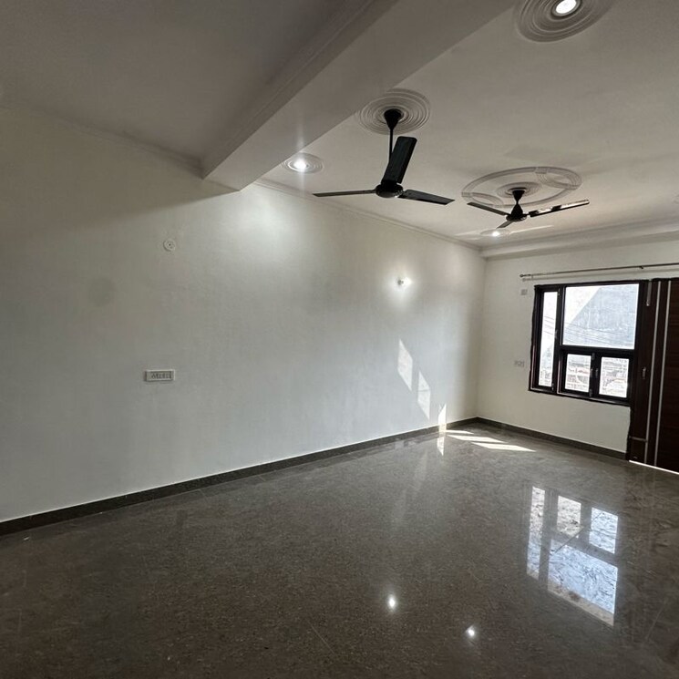 Room, sector 52 3 Bedroom 1800 Sq.Ft. Builder Floor In Sector 52 Gurgaon 9840168