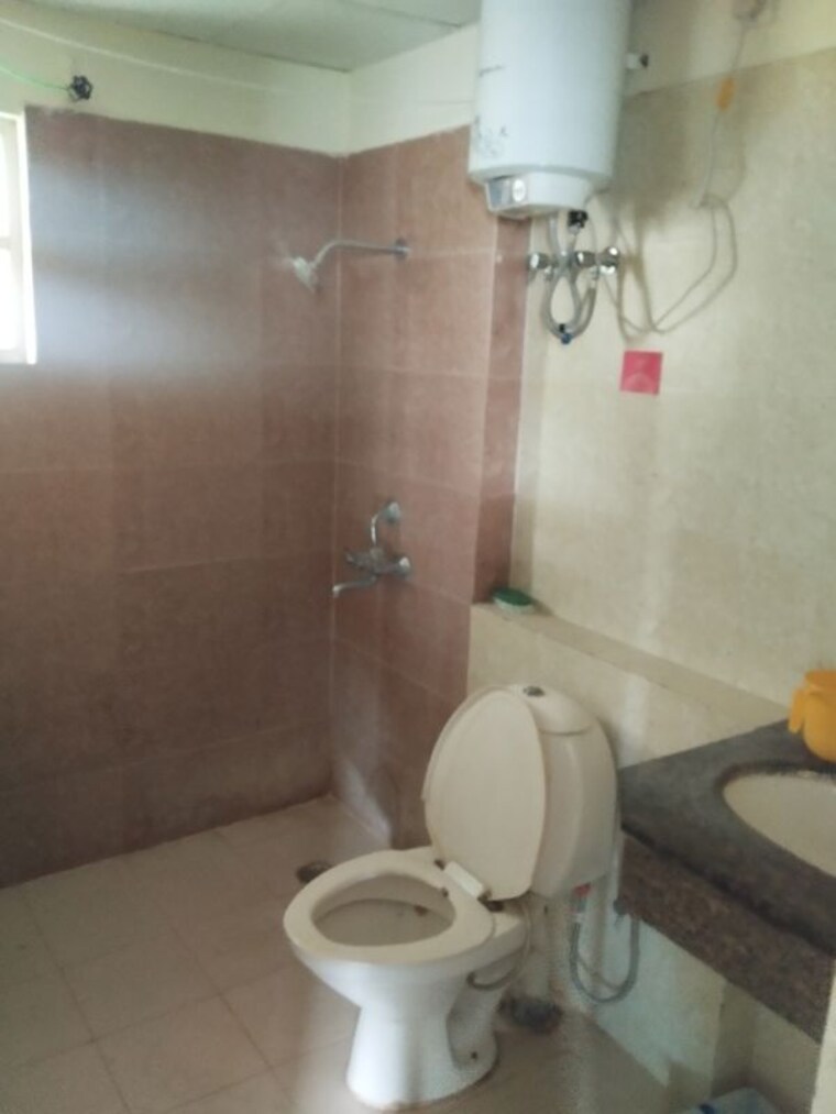 Bathroom, gomti nagar 3.5 Bedroom 1955 Sq.Ft. Apartment In Gomti Nagar Lucknow 9840169
