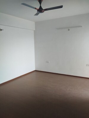 Room in 3.5 BHK Apartment at BBD Green City Sun Breeze Apartments, Gomti Nagar – for Rent