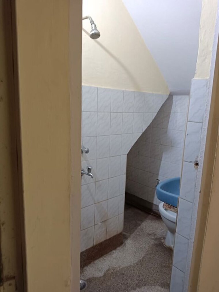 Bathroom, lajpat nagar 4 1 RK 388 Sq.Ft. Apartment In Lajpat Nagar 4 Delhi 9840167