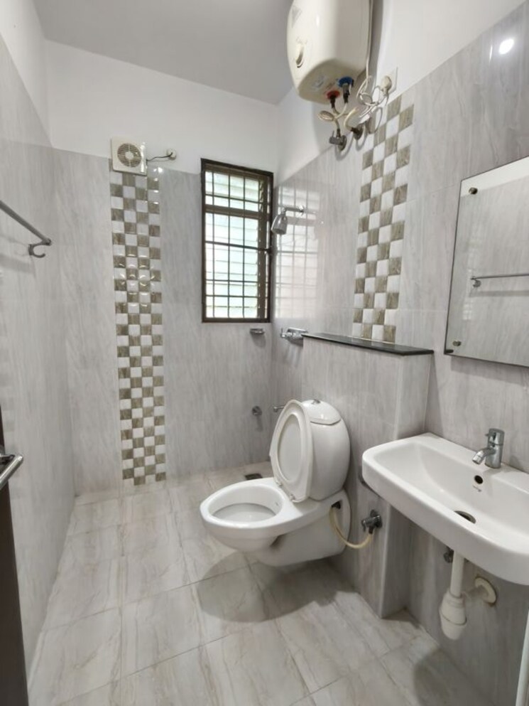 Bathroom, indiranagar 3 Bedroom 2000 Sq.Ft. Apartment In Indiranagar Bangalore 9840189