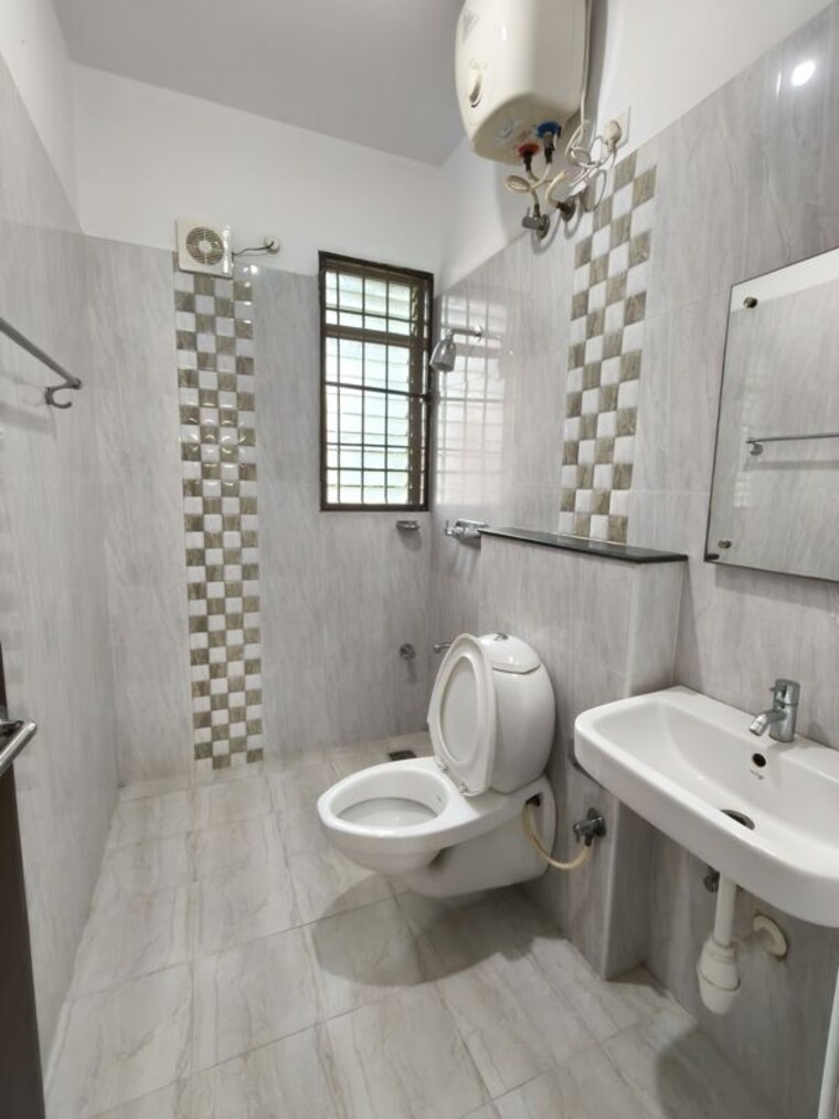Bathroom, indiranagar 3 Bedroom 2000 Sq.Ft. Apartment In Indiranagar Bangalore 9840189