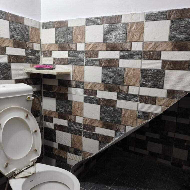 Bathroom, anand niketan 4 Bedroom 400 Sq.Yd. Apartment In Anand Niketan Delhi 9840191