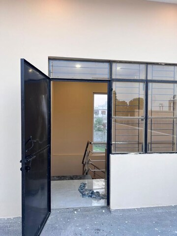 Room in 3 BHK Independent House at Nijampur Malhaur – for Rent