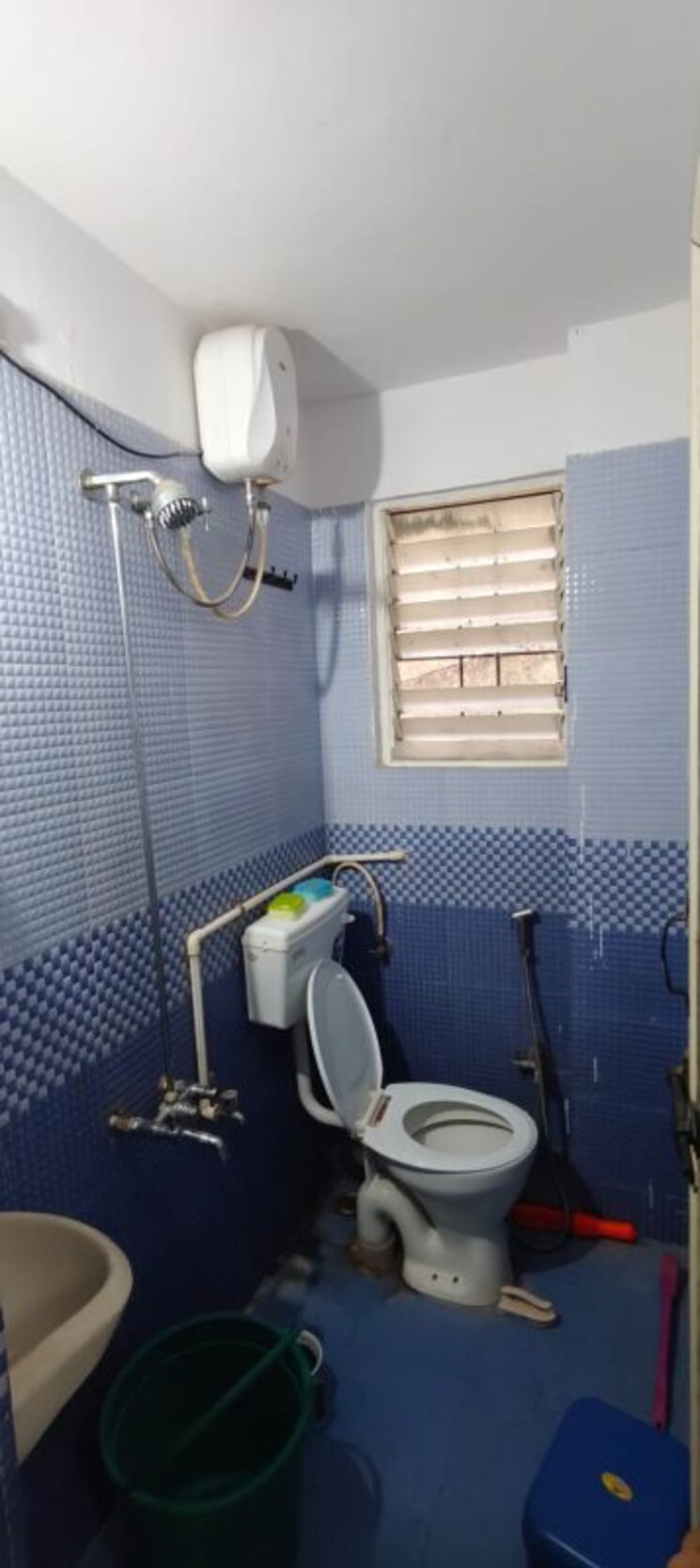 Bathroom, mig-colony-gokhalenagar 1 Bedroom 500 Sq.Ft. Apartment In Gokhalenagar Pune 9840203