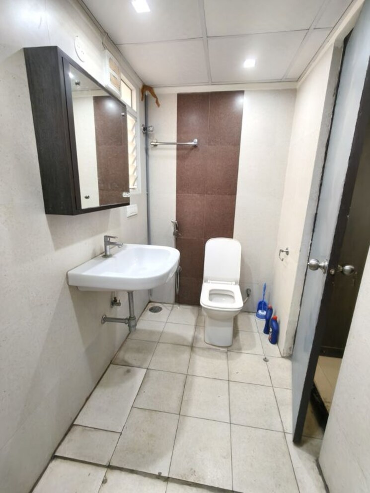 Bathroom, kodihalli 3 Bedroom 1900 Sq.Ft. Apartment In Kodihalli Bangalore 9840217