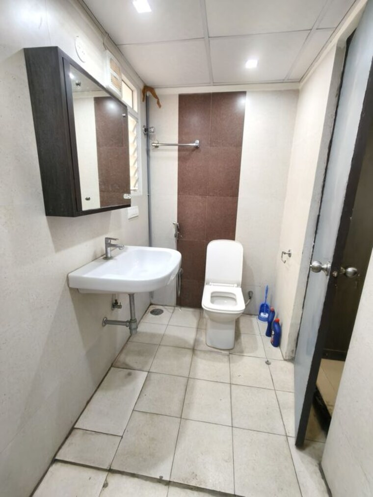 Bathroom, kodihalli 3 Bedroom 1900 Sq.Ft. Apartment In Kodihalli Bangalore 9840217