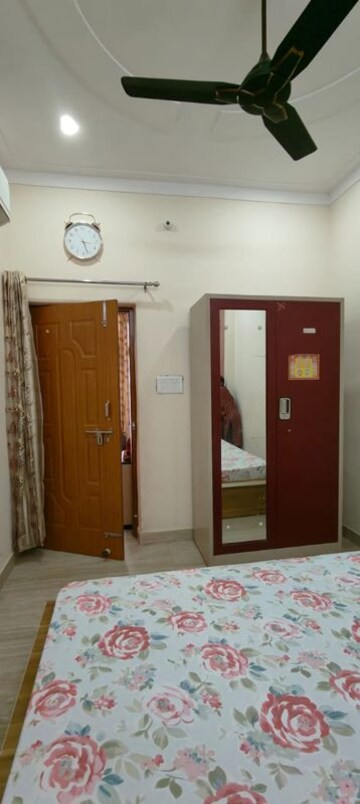 Furnished Amenities in 3.5 BHK Apartment at Omaxe Waterscapes, Gomti Nagar – for Rent