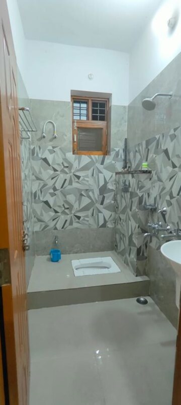 Bathroom in 3.5 BHK Apartment at Omaxe Waterscapes, Gomti Nagar – for Rent