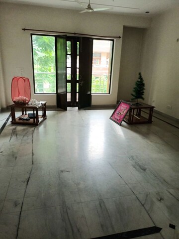 Room in 3 BHK Builder Floor at RWA Apartments Sector 51, Sector 51 – for Rent