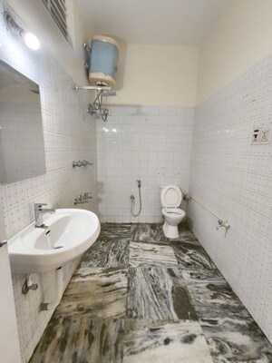 Bathroom in 2 BHK Apartment at Cambridge Layout – for Rent