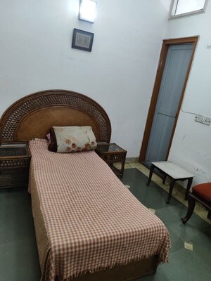 Bathroom in 2 BHK Apartment at RWA Apartments Sector 40, Sector 40 – for Rent