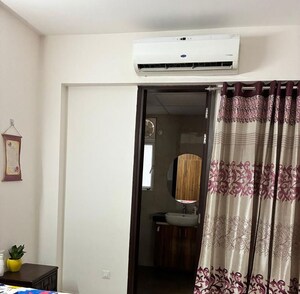 Building Lobby in 2.5 BHK Builder Floor at Smart World Gems, Sector 89 – for Sale