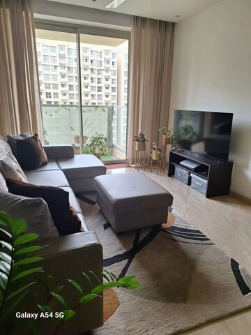 Team Area in 2 BHK Apartment at Castle Rock, Powai – for Rent