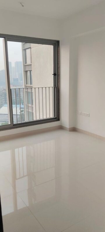 Room in 3 BHK Apartment at Sunteck City Avenue 4, Goregaon West – for Rent