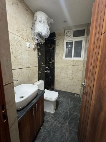 Bathroom in 3 BHK Builder Floor at Sector 31 – for Rent