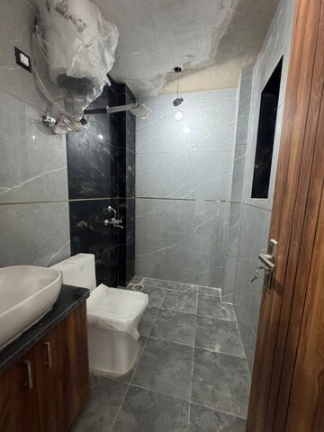 Bathroom in 3 BHK Builder Floor at South City 1 – for Rent