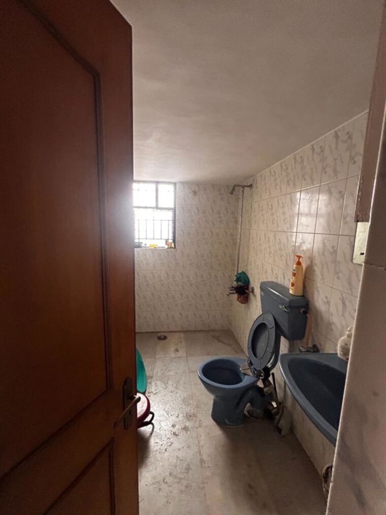 Bathroom, mantri-kishor-park 3 Bedroom 2600 Sq.Ft. Apartment In Bhosale Nagar Pune 9840330