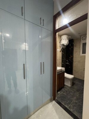 Building Lobby in 3 BHK Builder Floor at Sector 40 – for Rent