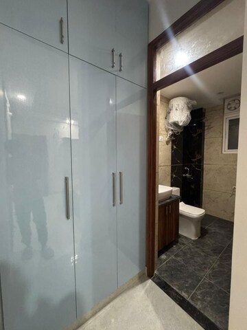 Building Lobby in 3 BHK Builder Floor at Sector 40 – for Rent