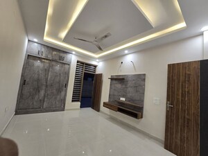 Furnished Amenities in 4 BHK Builder Floor at Sector 11 – for Rent