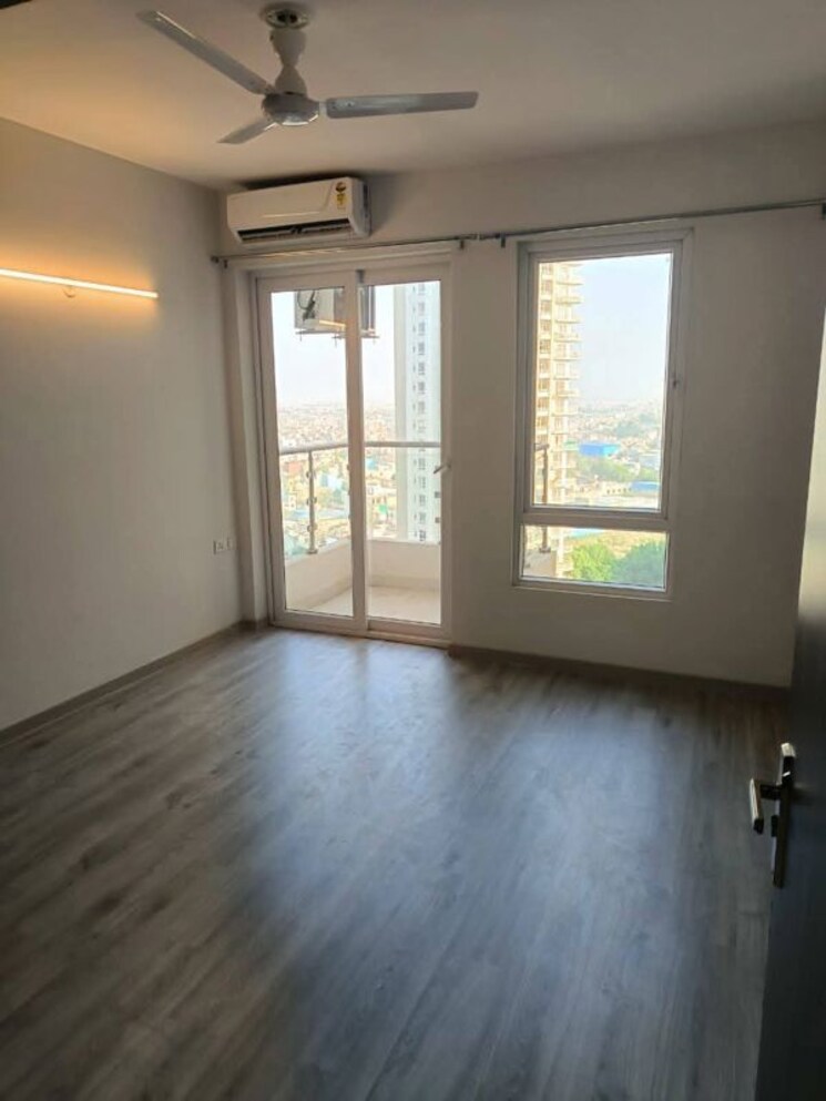 Room, hero-homes-gurgaon 3 Bedroom 884 Sq.Ft. Apartment In Sector 104 Gurgaon 9840404