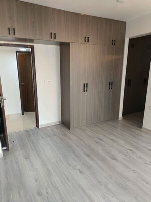 Room in 3 BHK Apartment at Hero Homes Gurgaon, Sector 104 – for Rent