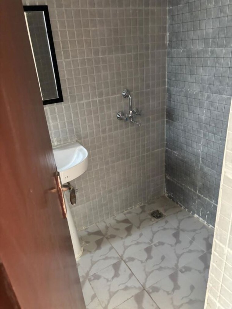 Bathroom, tech zone 4 greater noida 2 Bedroom 885 Sq.Ft. Apartment In Tech Zone 4 Greater Noida Greater Noida 9840445