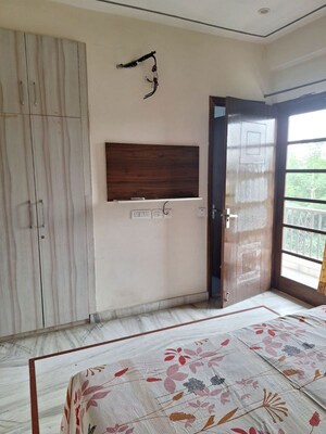 Room in 3 BHK Builder Floor at Ansal Plaza Sector-23, Sector 23 – for Rent