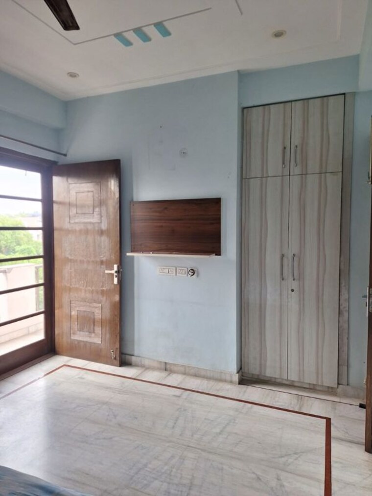 Room, ansal-plaza-sector-23 3 Bedroom 2400 Sq.Ft. Builder Floor In Sector 23 Gurgaon 9840458