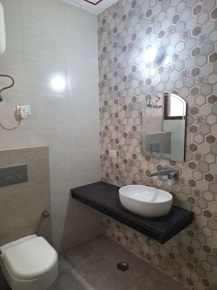 Bathroom, ansal-plaza-sector-23 3 Bedroom 2400 Sq.Ft. Builder Floor In Sector 23 Gurgaon 9840458