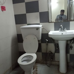 Team Area in 3 BHK Apartment at Savitri Nagar – for Sale