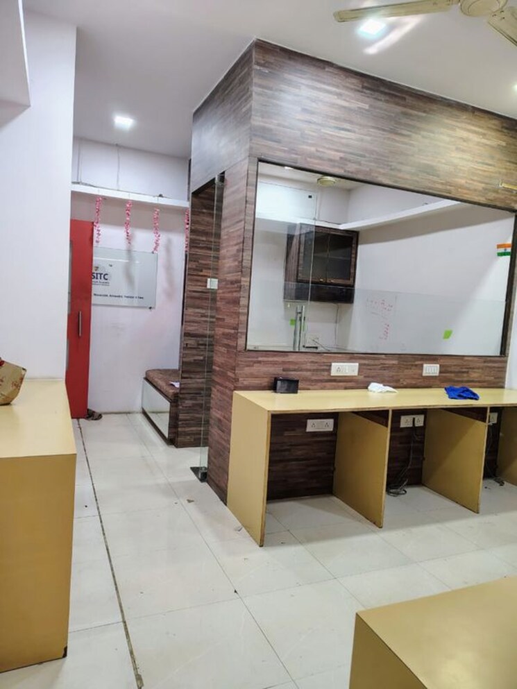 Team Area, vashi sector 30a Commercial Office Space 700 Sq.Ft. In Vashi Sector 30a Navi Mumbai 9840481