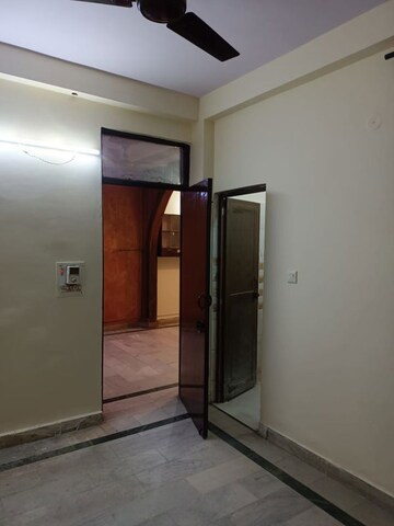 Room in 3 BHK Builder Floor at Shalimar Garden – for Rent