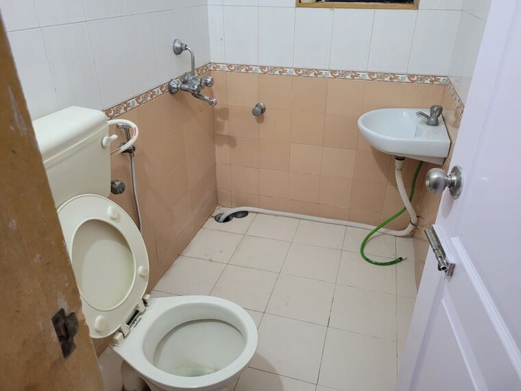 Bathroom, rohan-garima-phase-ii 3 Bedroom 1600 Sq.Ft. Apartment In Model Colony Pune 9840497