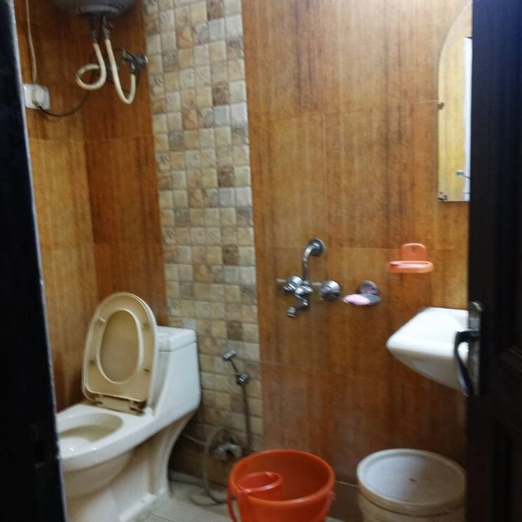 Bathroom, malviya nagar 3 Bedroom 115 Sq.Mt. Apartment In Malviya Nagar Delhi 9840511