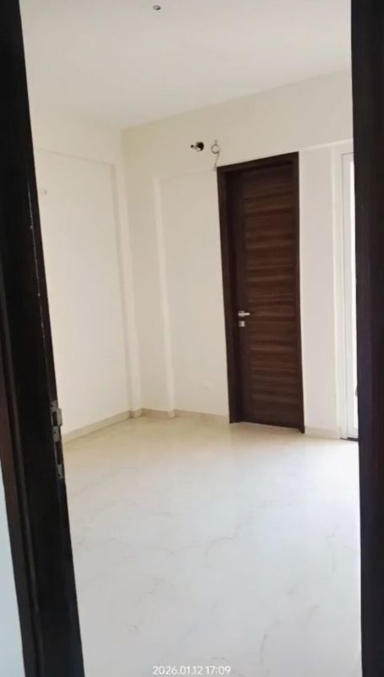 Room, smart-world-gems 2.5 Bedroom 2000 Sq.Ft. Apartment In Sector 89 Gurgaon 9840541