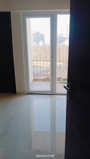 Room in 2.5 BHK Apartment at Smart World Gems, Sector 89 – for Rent