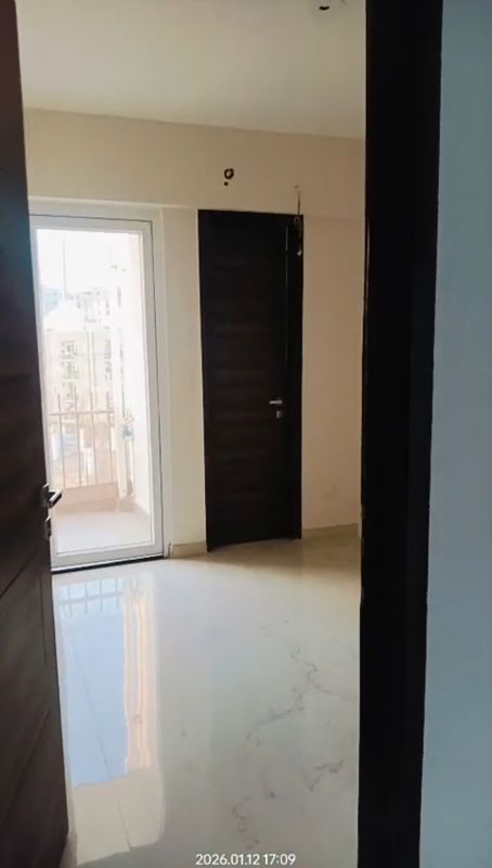 2.5 BHK + Servant Room Apartment For Rent in Smart World Gems