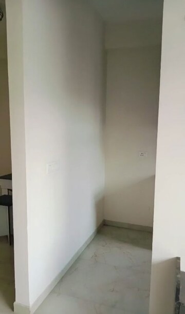 Room in 2.5 BHK Apartment at Smart World Gems, Sector 89 – for Rent