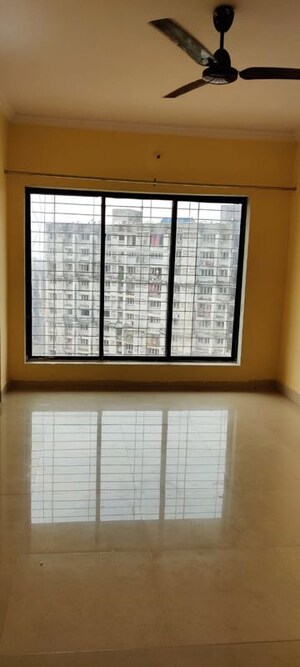 Room in 2 BHK Apartment at Summit Apartment, Goregaon East – for Sale