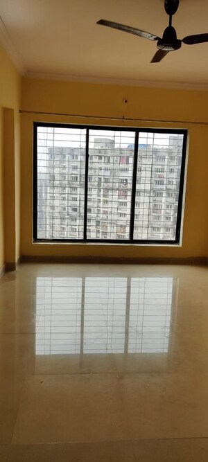 Room in 2 BHK Apartment at Summit Apartment, Goregaon East – for Sale