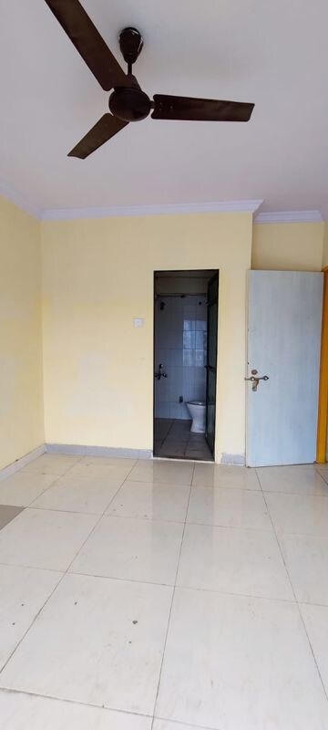 Room in 2 BHK Apartment at Summit Apartment, Goregaon East – for Sale