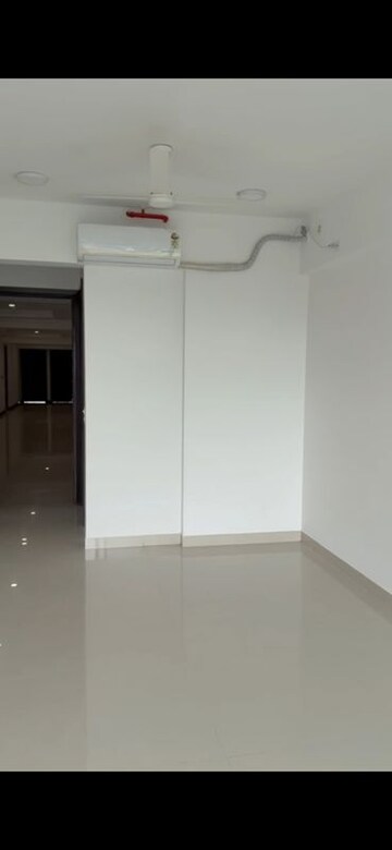 Room in 2 BHK Apartment at Sunteck City Avenue 4, Goregaon West – for Rent