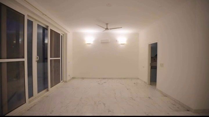 3 BHK + Servant Room Apartment For Rent in DLF City Phase IV
