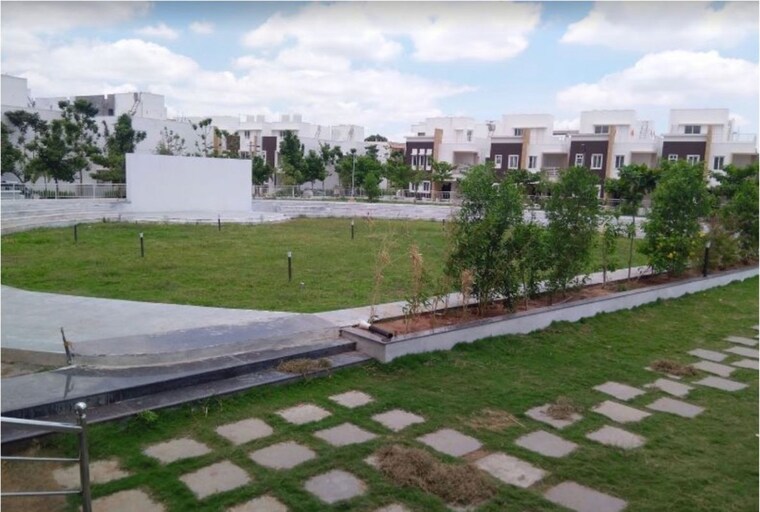 Garden, modi-villa-orchids 3 Bedroom 1940 Sq.Ft. Villa In Kowkoor Hyderabad 9840577