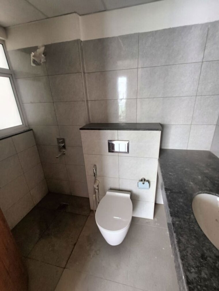Bathroom, godrej-woods 2 Bedroom 1044 Sq.Ft. Apartment In Sector 43 Noida 9840664