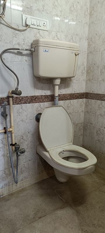 Master Bedroom in 1 BHK Apartment at Aarey Colony – for Rent