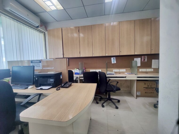 Team Area, kane-plaza Commercial Office Space 400 Sq.Ft. In Malad West Mumbai 9840789