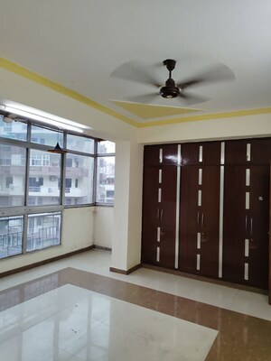 Room in 6+ BHK Independent House at Sector 46 – for Rent